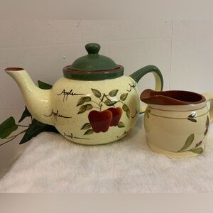 Home Interiors Cream and Green Teapot Set